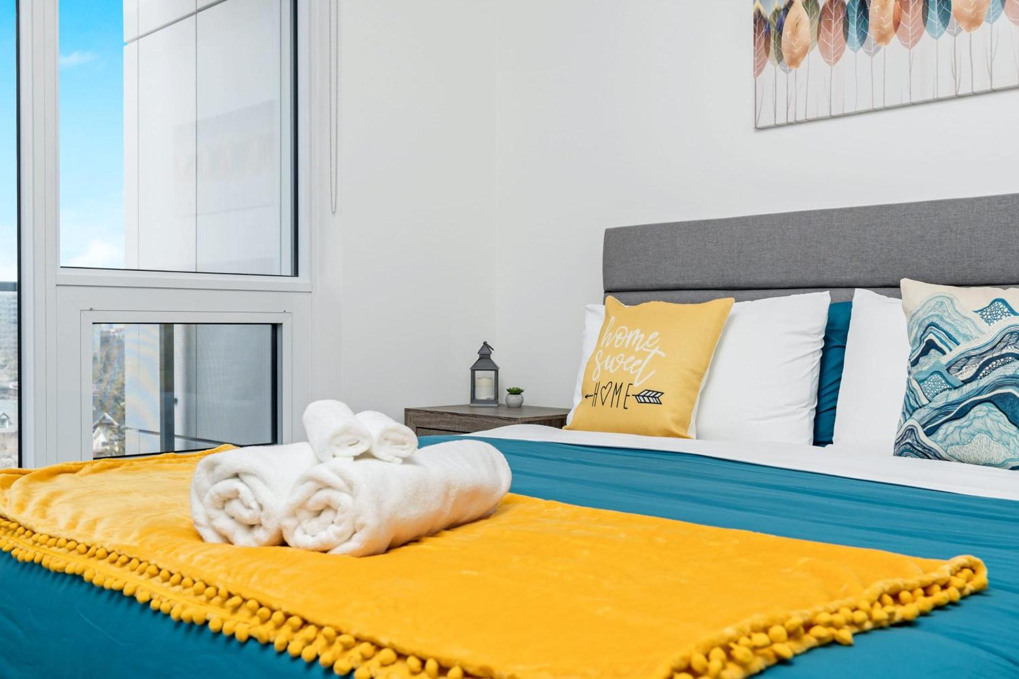Luxury 1Br King Bed Unit - Private Balcony Daire Kitchener Dış mekan fotoğraf