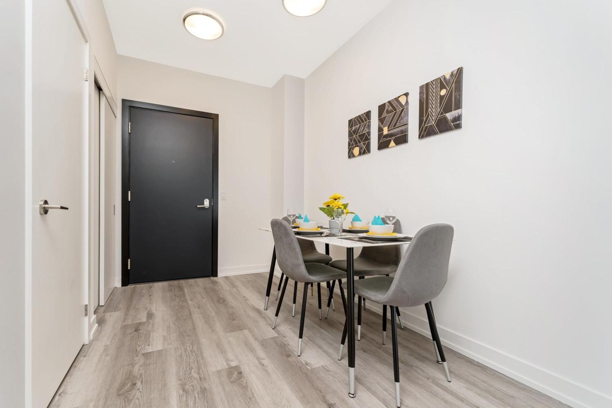 Luxury 1Br King Bed Unit - Private Balcony Daire Kitchener Dış mekan fotoğraf